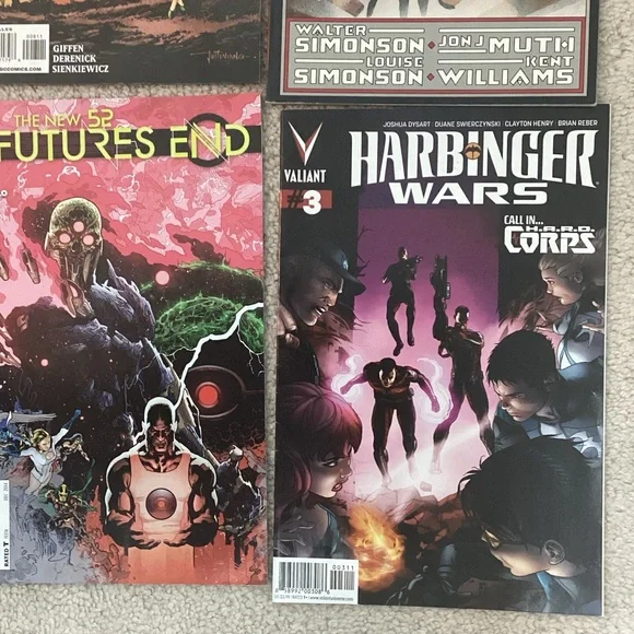 Comic Book Collection with Various Covers - Picture 4 of 7